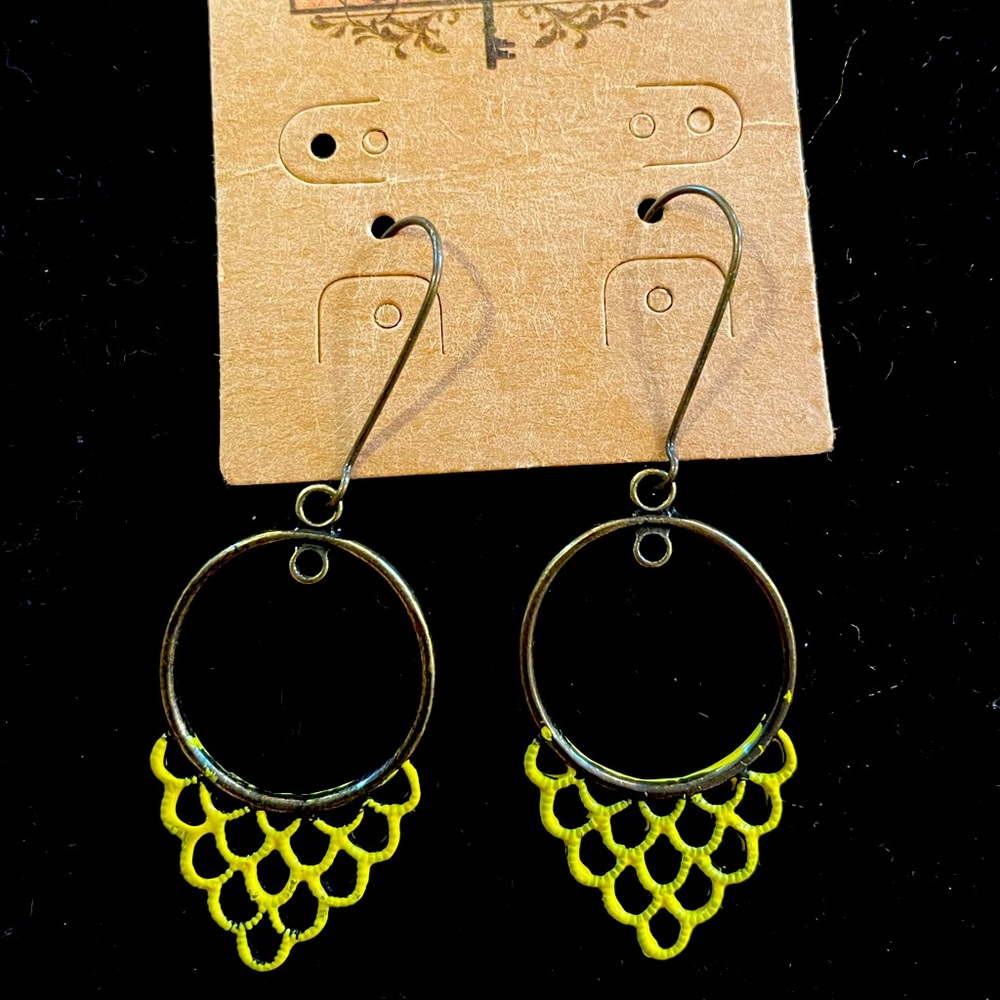 Plunder vintage earrings